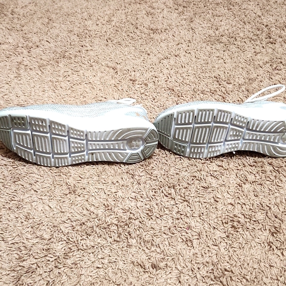 Women's Under Armour Shoes (Size-8 and 1/2) - Picture 9 of 13